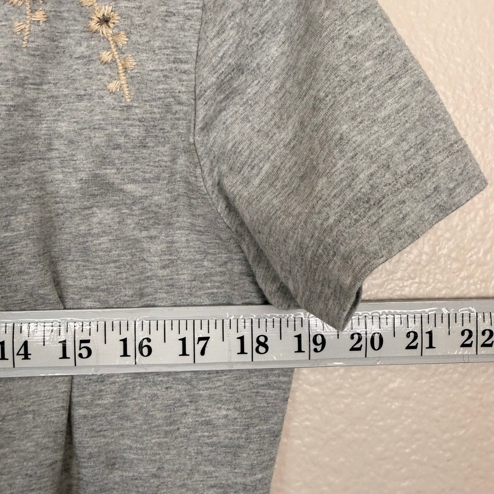 Driftwood Tie Front Tee Women Size M Grey Excellent Floral Embroidered Boho Top - Picture 6 of 9
